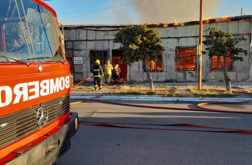 Voraz incendio consumió el histórico ex Hotel Argentino…