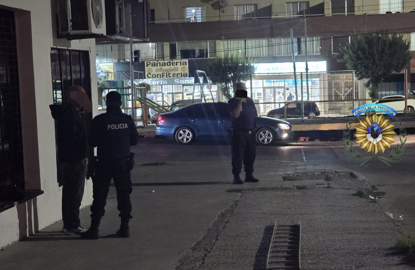 Intentó trepar un paredón para entrar a una casa y terminó detenido