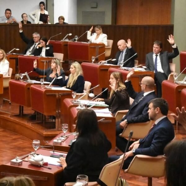 La Legislatura aprobó la Ley que prohíbe celulares en las cárceles de la provincia