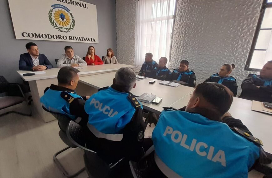 Reunión entre el fiscal Jefe, funcionarios y Jefes policiales