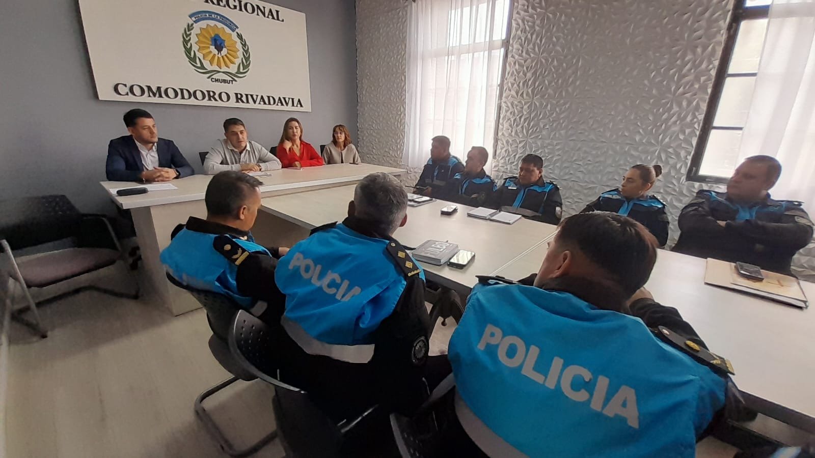 Reunión entre el fiscal Jefe, funcionarios y Jefes policiales