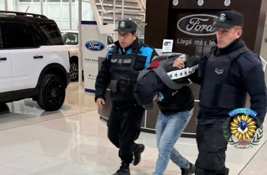 Detienen a dos jóvenes tras intento de robo&hellip;