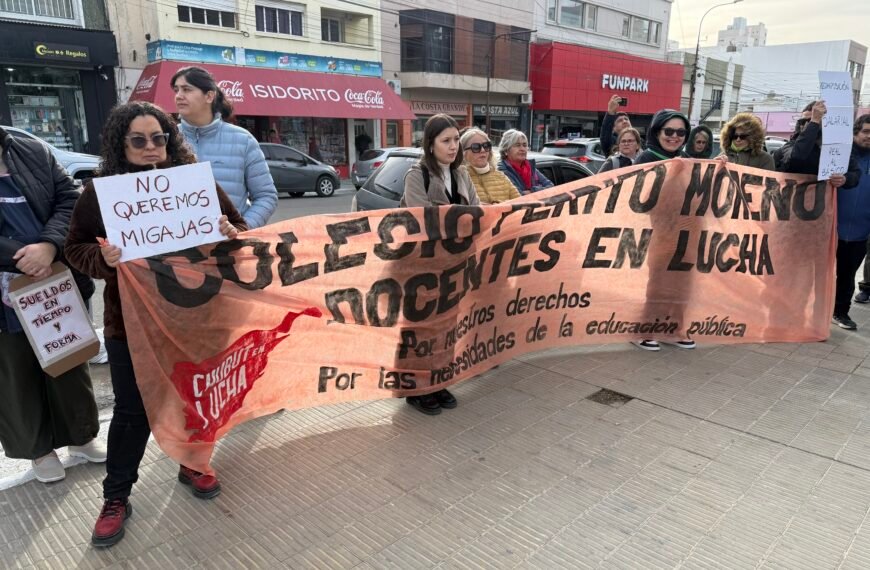 Docentes realizan asamblea abierta en la previa de&hellip;