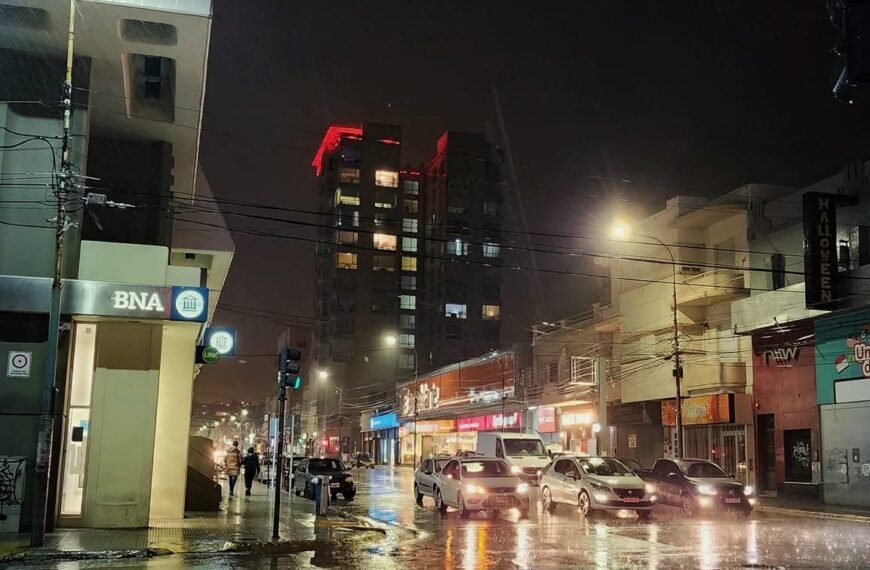 Rige alerta amarilla por lluvias para este martes en la cordillera y la costa