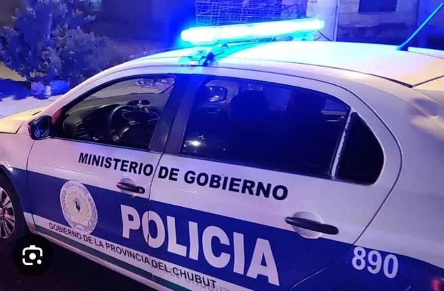Choque entre camioneta y motocicleta deja un herido leve sobre Ruta 3