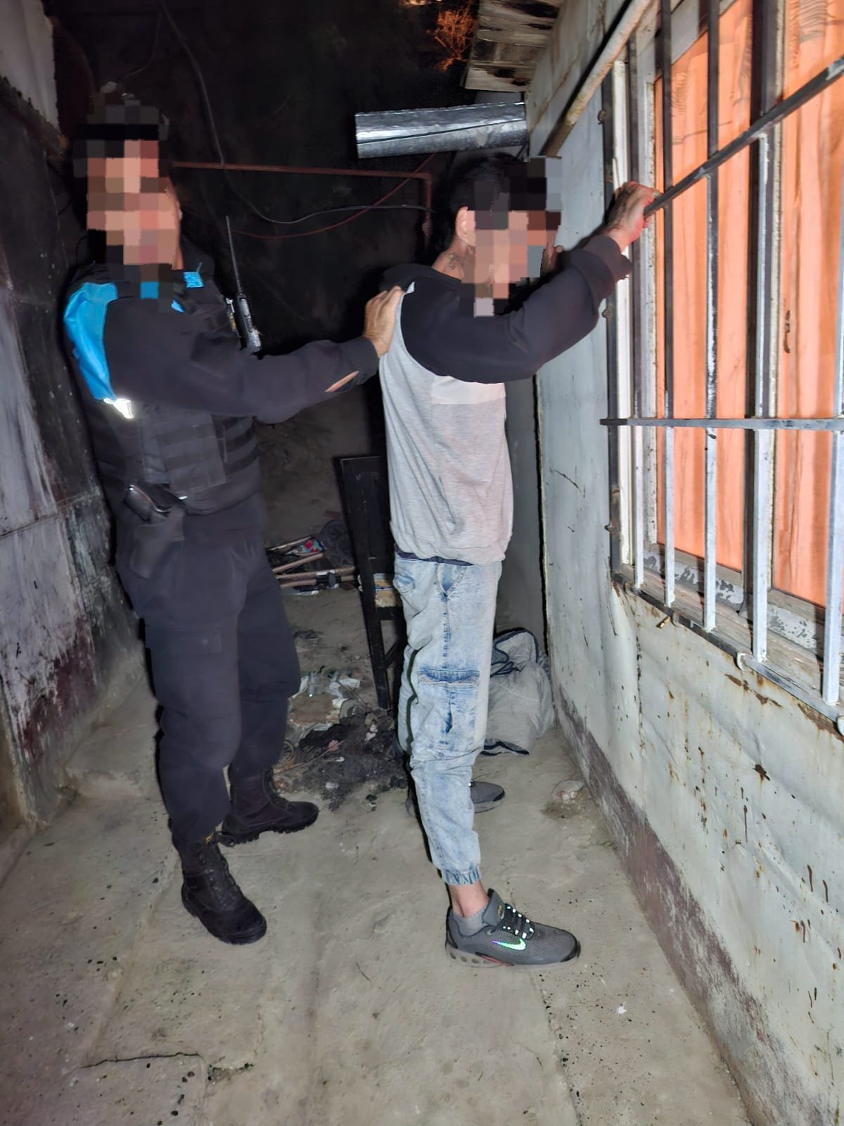 Violó la prohibición de acercamiento y fue detenido