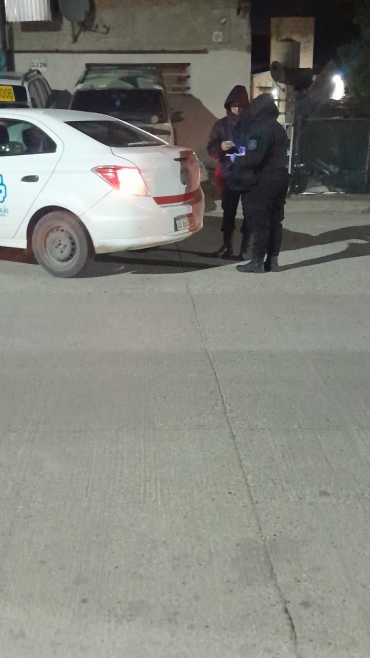 Asaltaron y golpearon a un taxista en Radio Estación