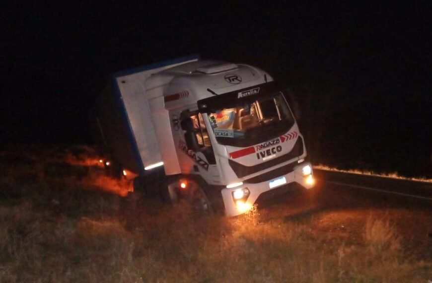 Camión de transporte despistó en el acceso norte