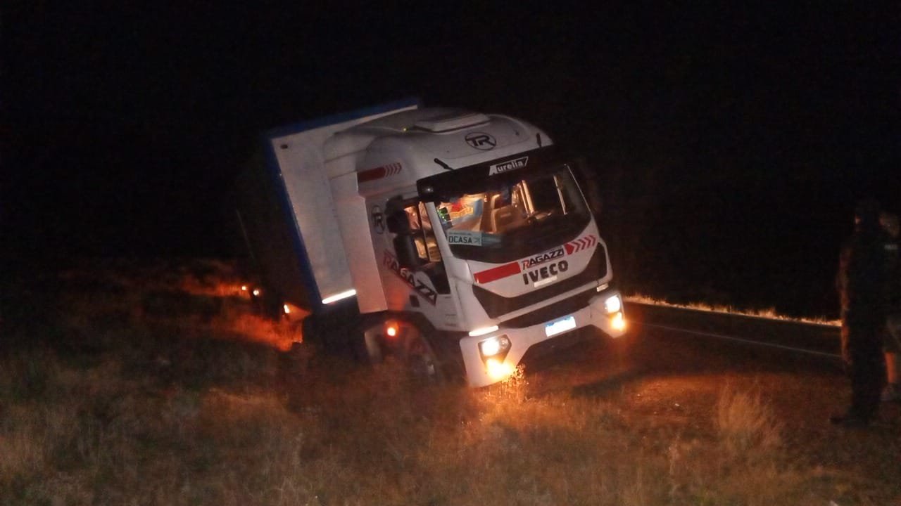 Camión de transporte despistó en el acceso norte