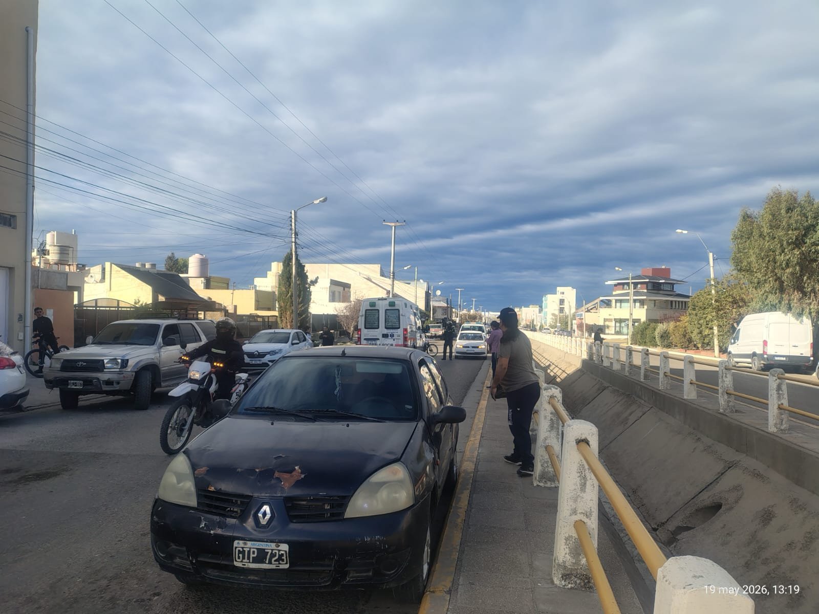 Mujer resultó herida tras ser atropellada por su propio vehículo en avenida Roca