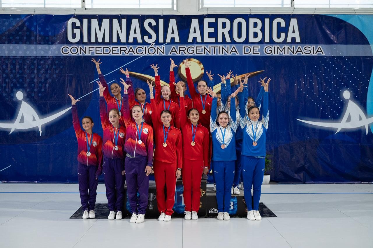 Comodoro dijo presente en el Nacional de Clubes y clasificó al Sudamericano de gimnasia aeróbica