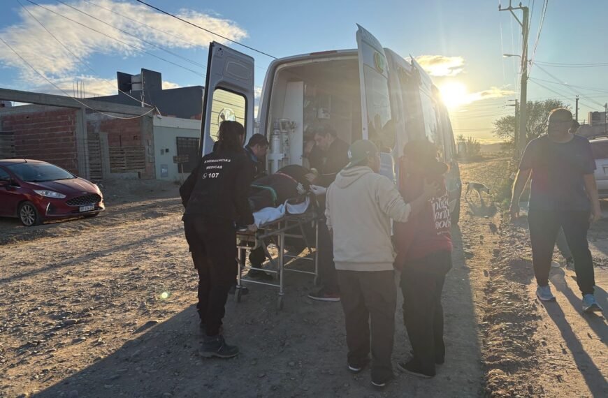 Un hombre cayó del techo de su vivienda en Km 8 y fue hospitalizado