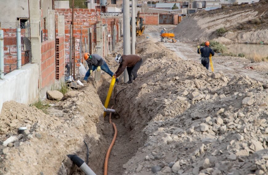 Amplían la red de gas del barrio Las Orquídeas y siguen instalando servicios en la ciudad