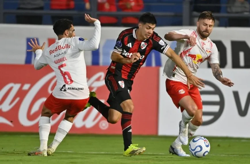 River ganó en Brasil y lidera su grupo