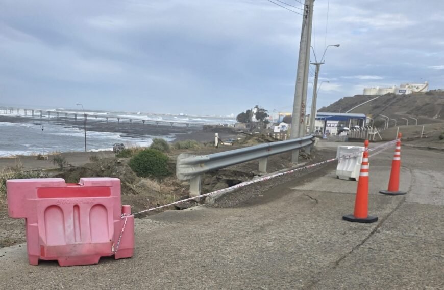 Alertan sobre hundimiento de calzada en Km 3