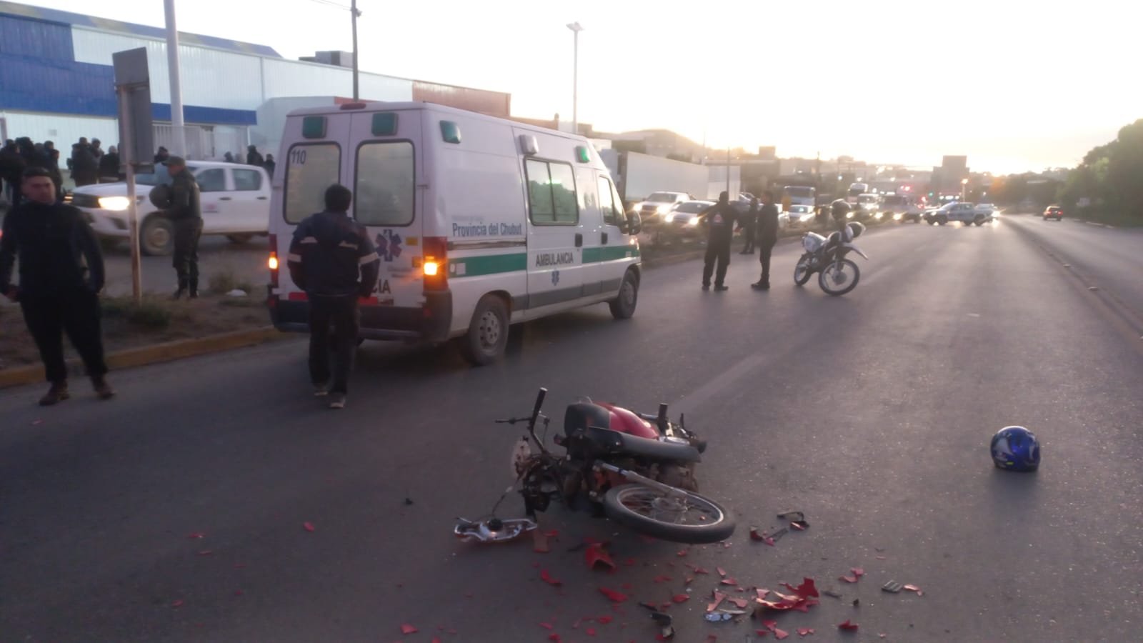 Choque en Maxiconsumo terminó con un motociclista herido