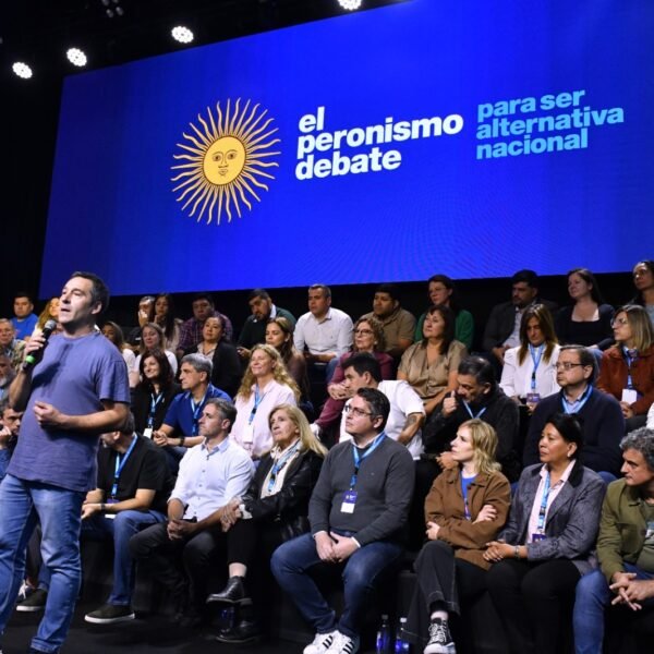 Luque: “El peronismo se organiza y debate para construir una alternativa federal frente a la crisis”