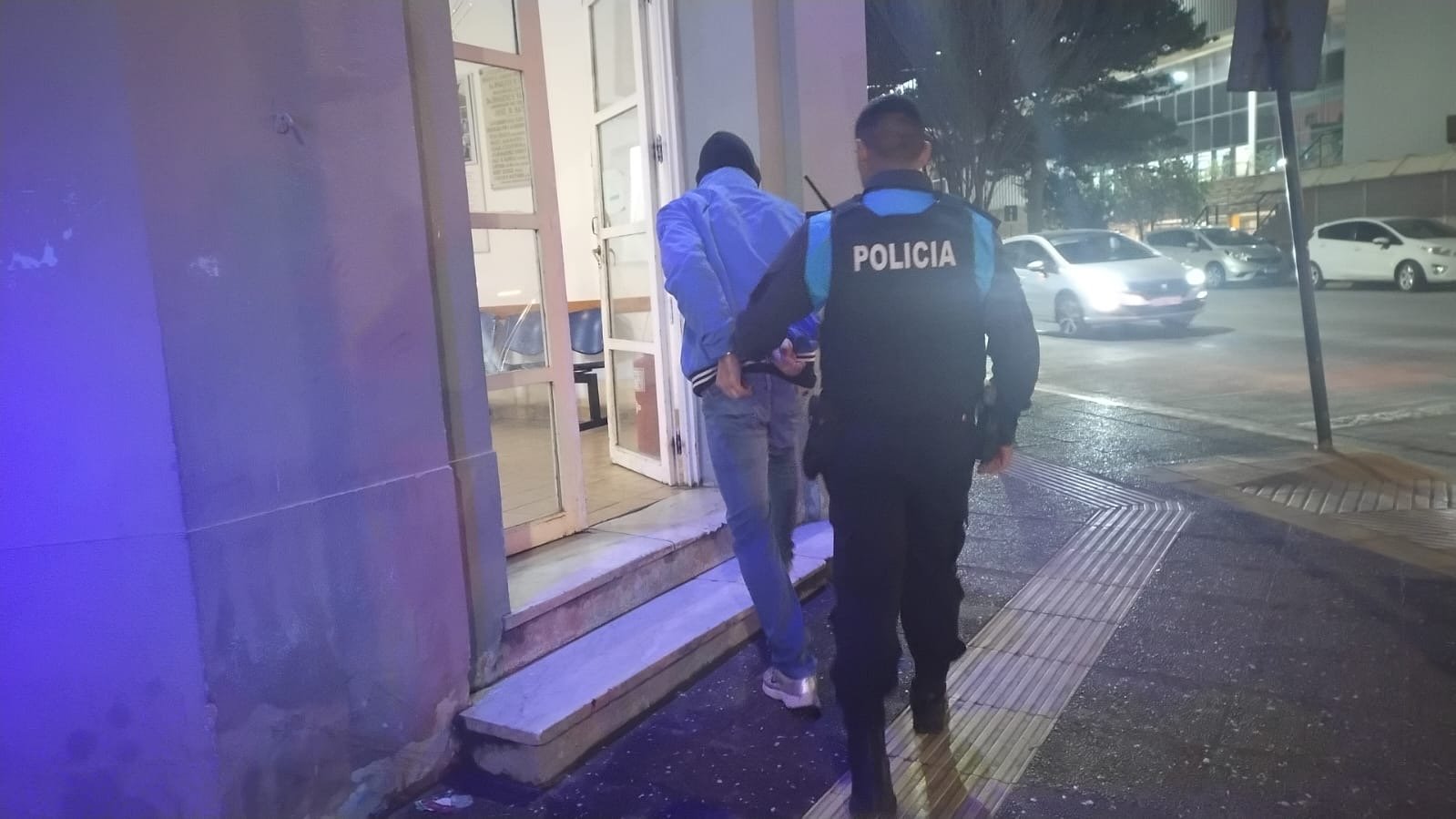 Detuvieron a un hombre con pedido de captura vigente durante un control policial en pleno centro