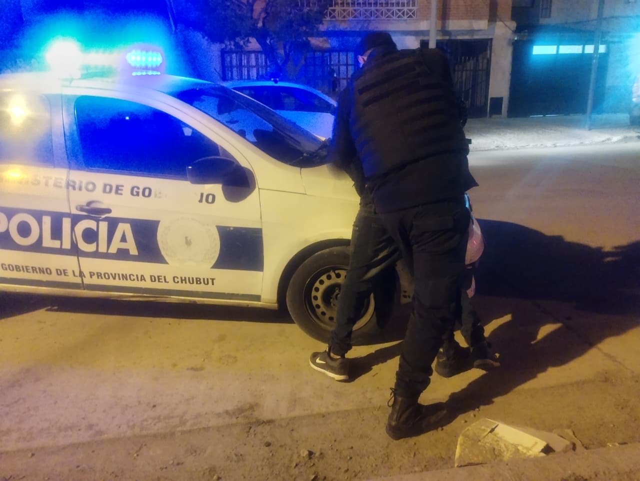 Intentó robar herramientas de una vivienda y fue reducido por el propietario y un vecino