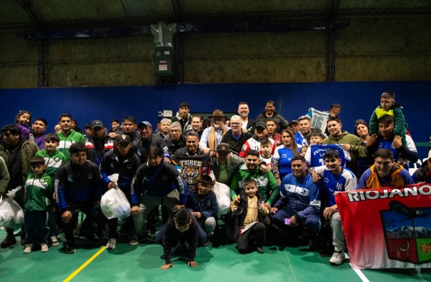 Se entregaron materiales deportivos a la Liga Norteña de Fútbol de los Barrios