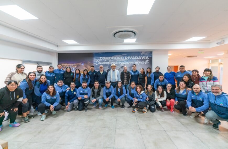 El intendente entregó equipamiento a las escuelas deportivas municipales