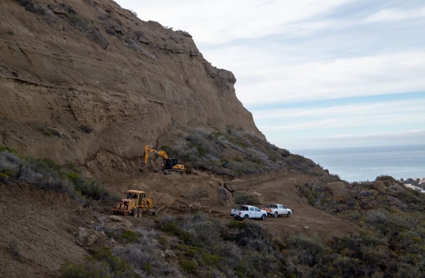 Con maquinaria municipal, comenzaron los trabajos de estabilización del cerro Hermitte