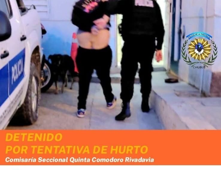 Lo sorprendieron adentro de un vehículo estacionado en el patio de una vivienda