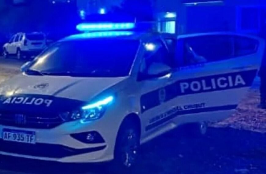 Utilizando armas blancas se atrincheró en su vivienda,&hellip;