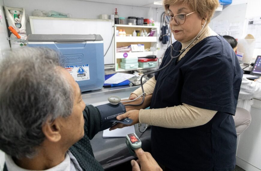 El tráiler de salud municipal inició su atención en el barrio Juan XXIII y permanecerá durante todo junio