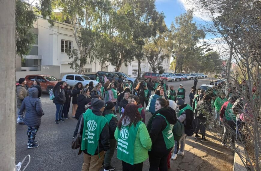 Incidentes en delegación de escuelas: Verónica Rosales y Echeveste demorados