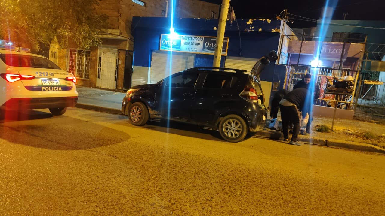 Intentó robar herramientas de un auto y terminó detenido