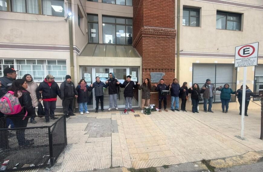 Abrazo Simbólico por la situación del Centro de…