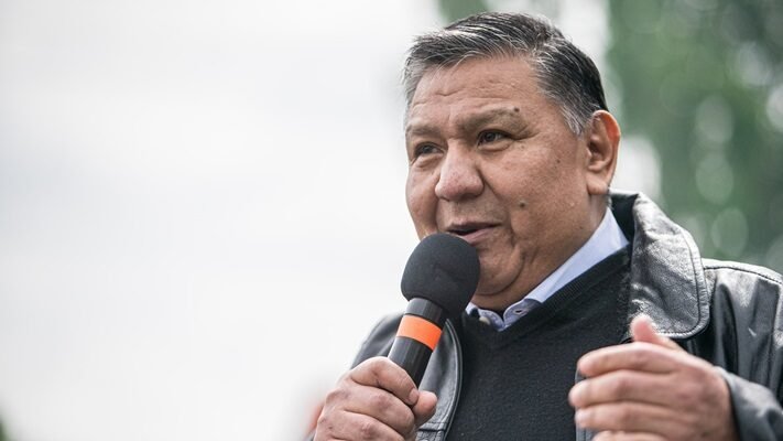 Ávila acusó al gremio de Santa Cruz de romper acuerdos y movilizó a petroleros para sostener la actividad