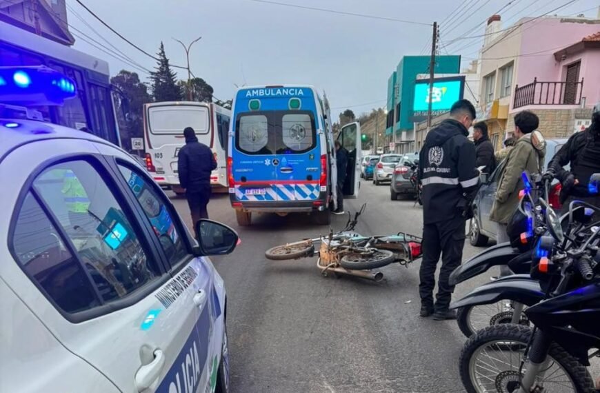 Motociclista resultó herida tras un despiste en una esquina céntrica
