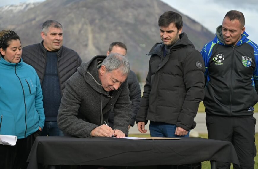 Plan Galina: comienza la construcción del nuevo Gimnasio Municipal de El Hoyo después de cuatro años de espera