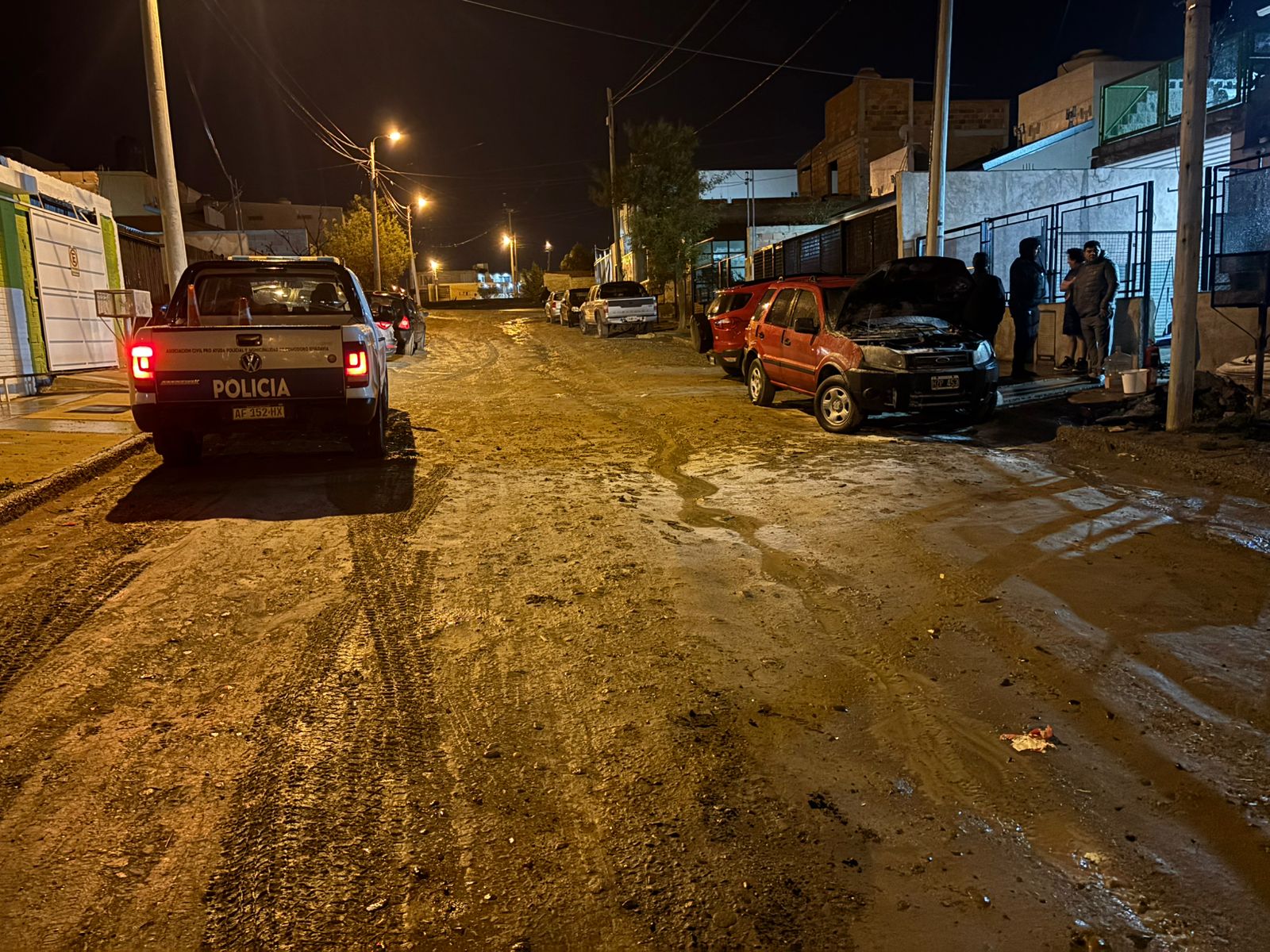 Investigan un incendio intencional de un vehículo en el barrio Moure