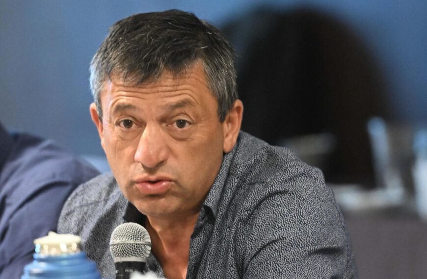 Transferencia de bienes de YPF: Reyes consideró como «un acto de justicia» que clubes de Comodoro Rivadavia tengan las tierras a su nombre