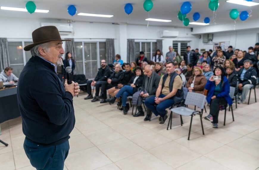 Othar encabezó los festejos por un nuevo aniversario de la Asociación Vecinal de barrio Juan XXIII