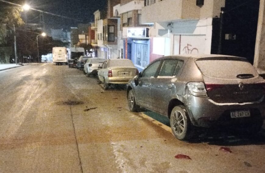 Un colectivo chocó contra un auto estacionado por&hellip;