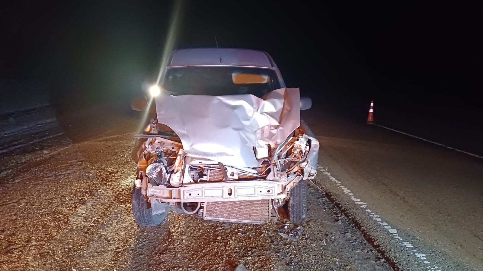 Chocó contra un camión tras ser encandilada por una caravana de colectivos sobre la Ruta 3