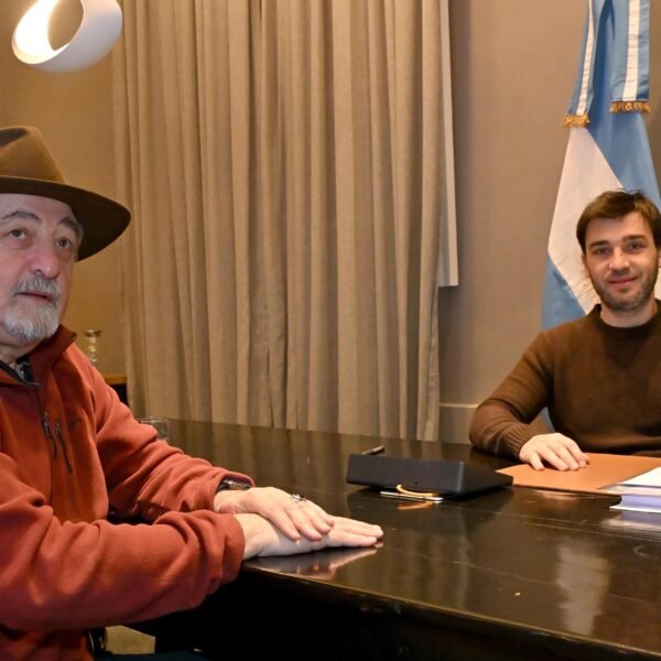 Othar y Torres acordaron más de 150 viviendas y 150 lotes con servicios para damnificados del cerro Hermitte
