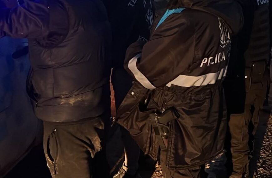 Detuvieron a tres jóvenes por robo de cables&hellip;