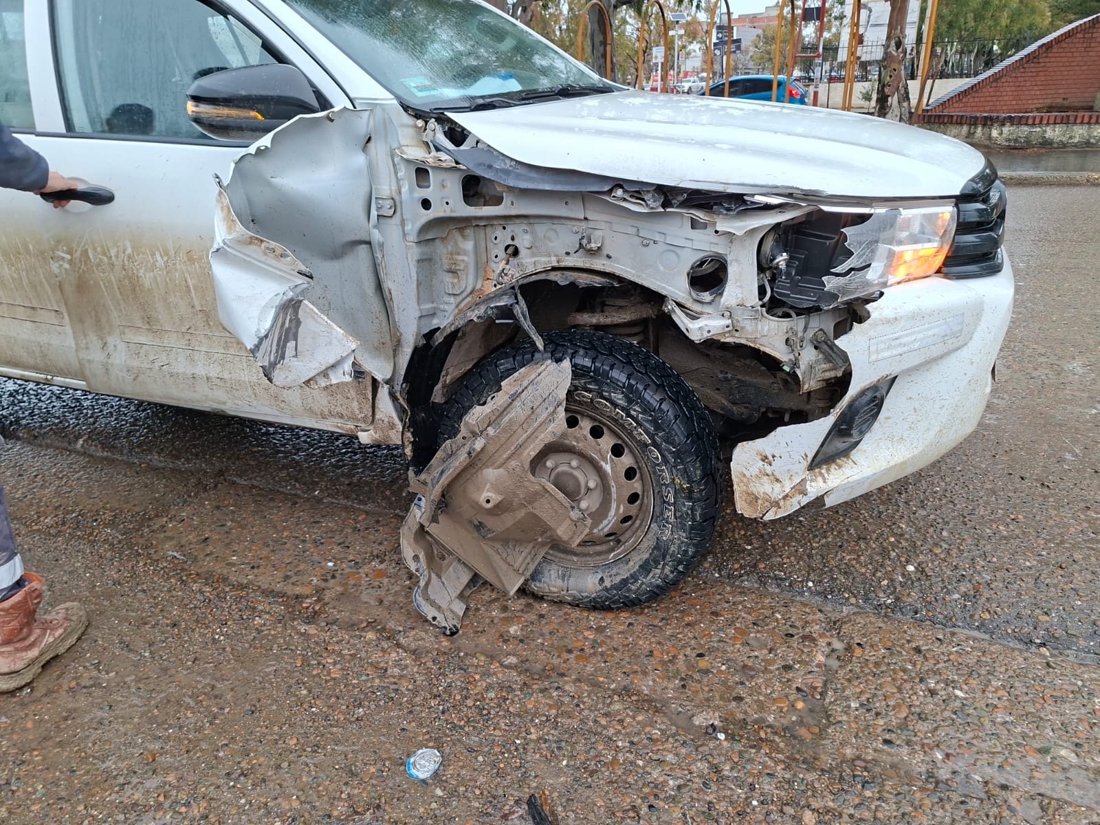 Choque entre un auto y una camioneta en Yrigoyen: sin heridos
