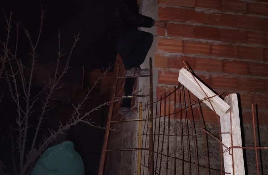 Detuvieron a un hombre tras ser hallado sobre&hellip;