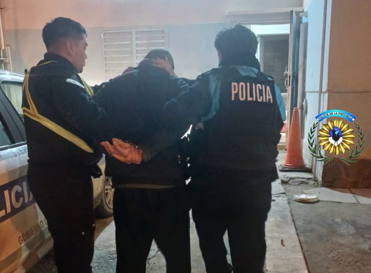 Detuvieron a un hombre cuando escapaba con una moto robada en el barrio Abel Amaya