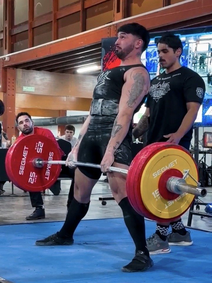 Powerlifting: Antonio Fuentes logró dos récords nacionales y se coronó campeón argentino