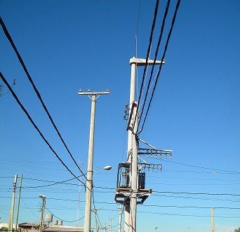 Robaron cables y dejaron sin luz a tres barrios de zona norte