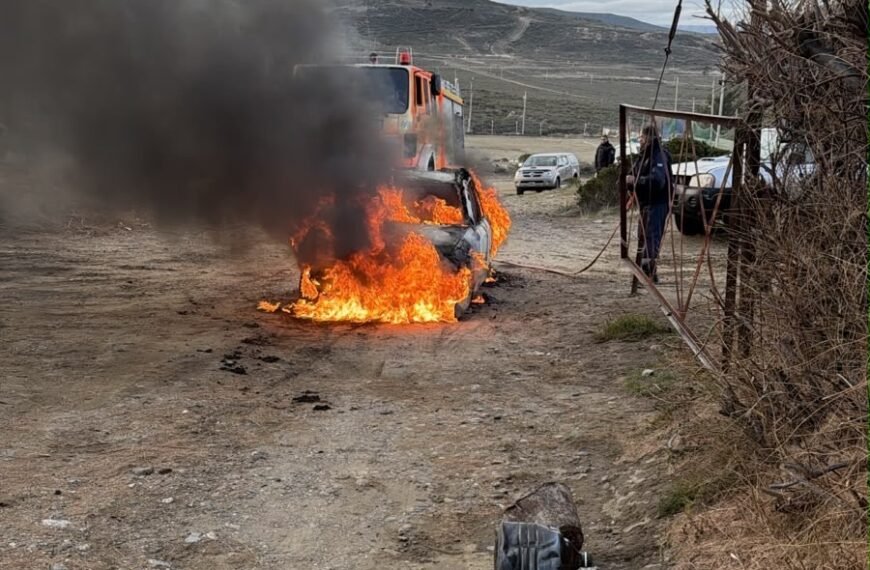 Un automóvil se incendió por un desperfecto eléctrico&hellip;