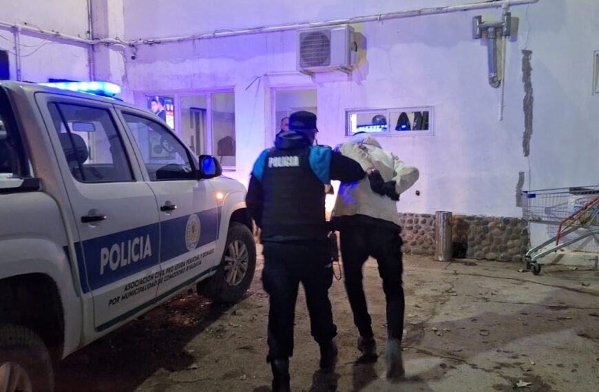 Intentó robar dos perfumes de una farmacia y…