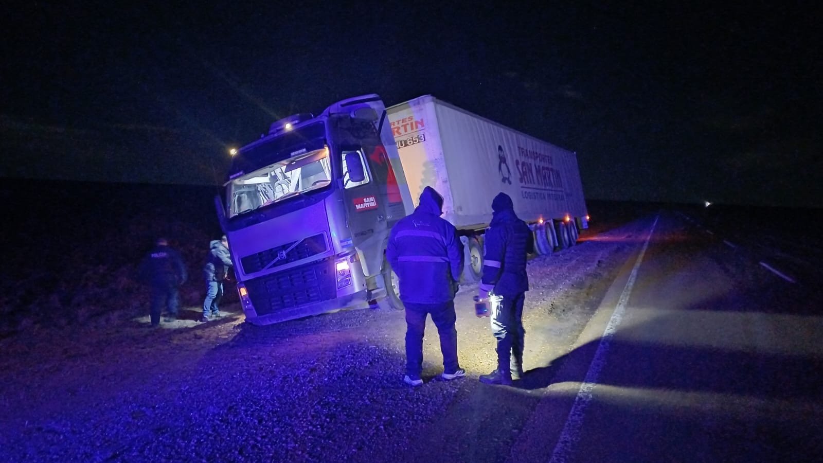 Camión despistó tras esquivar un objeto sobre la Ruta Nacional 3